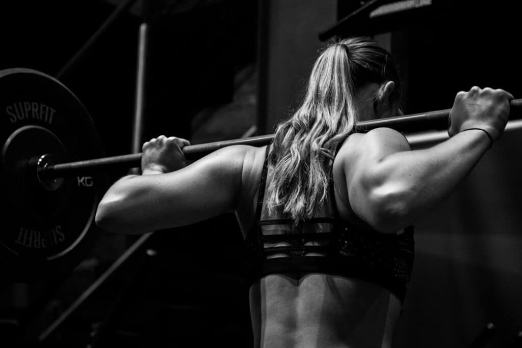 Woman strength training with a barbell during bone health counselling at Integria Precision Medicine